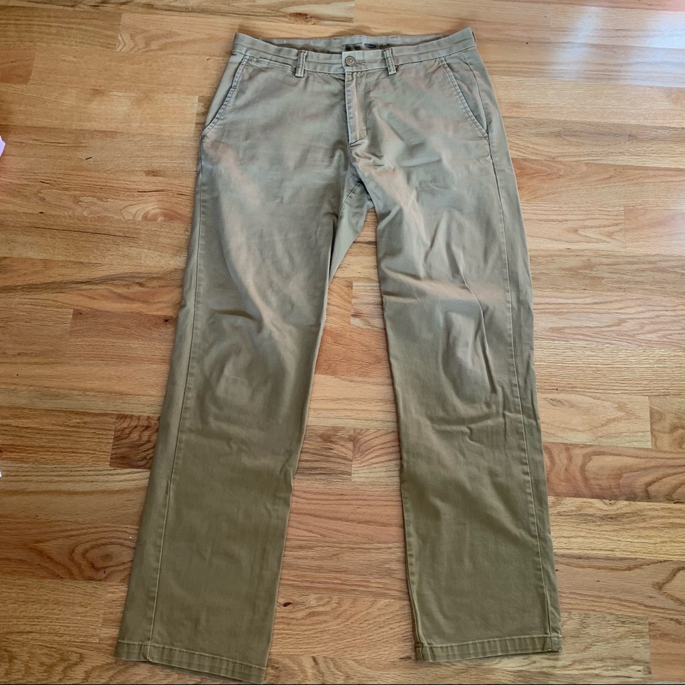 Old Navy straight leg khakis. Size 32x34